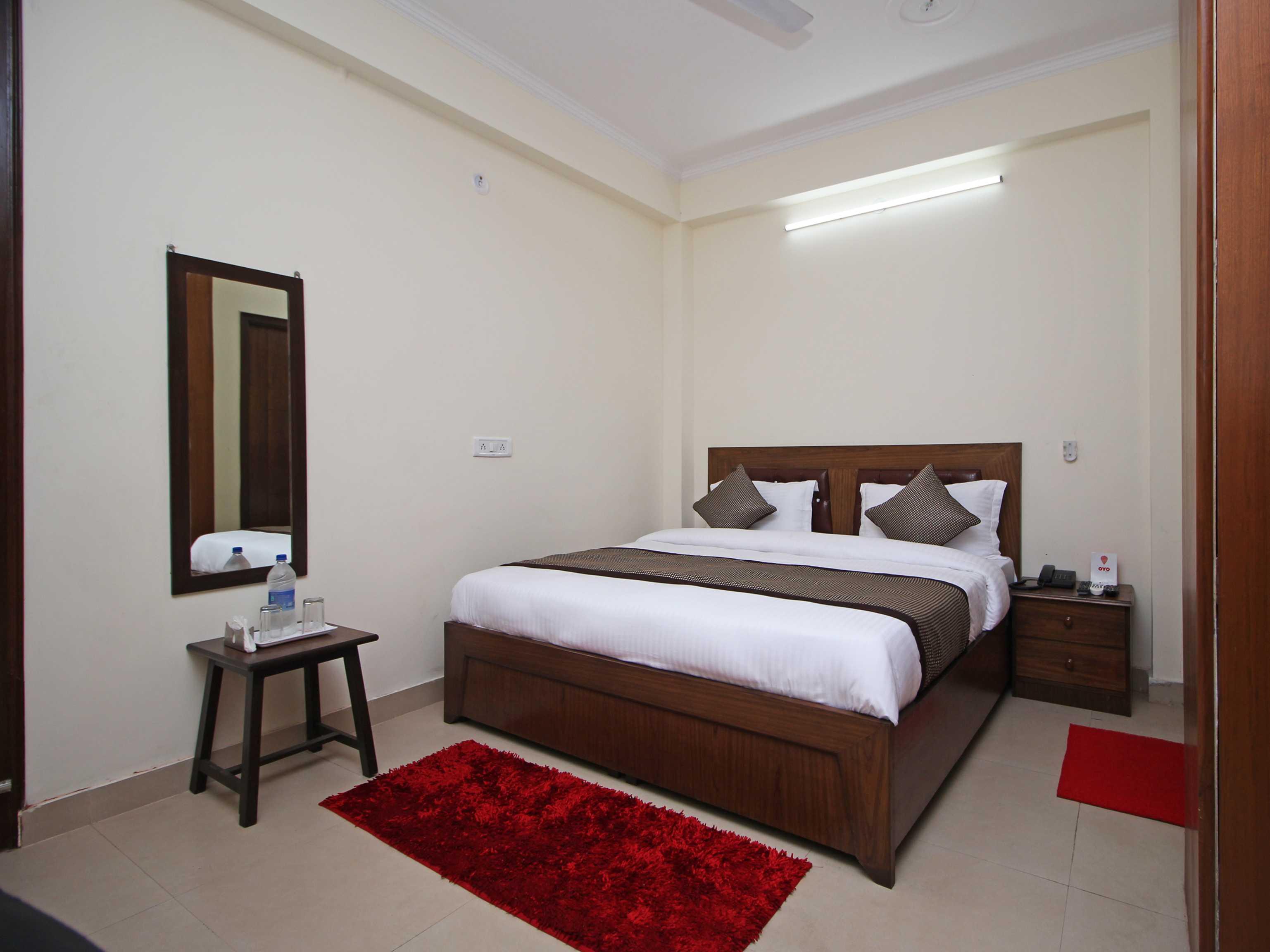 Hotel O Surya Palace Yeni Delhi Dış mekan fotoğraf