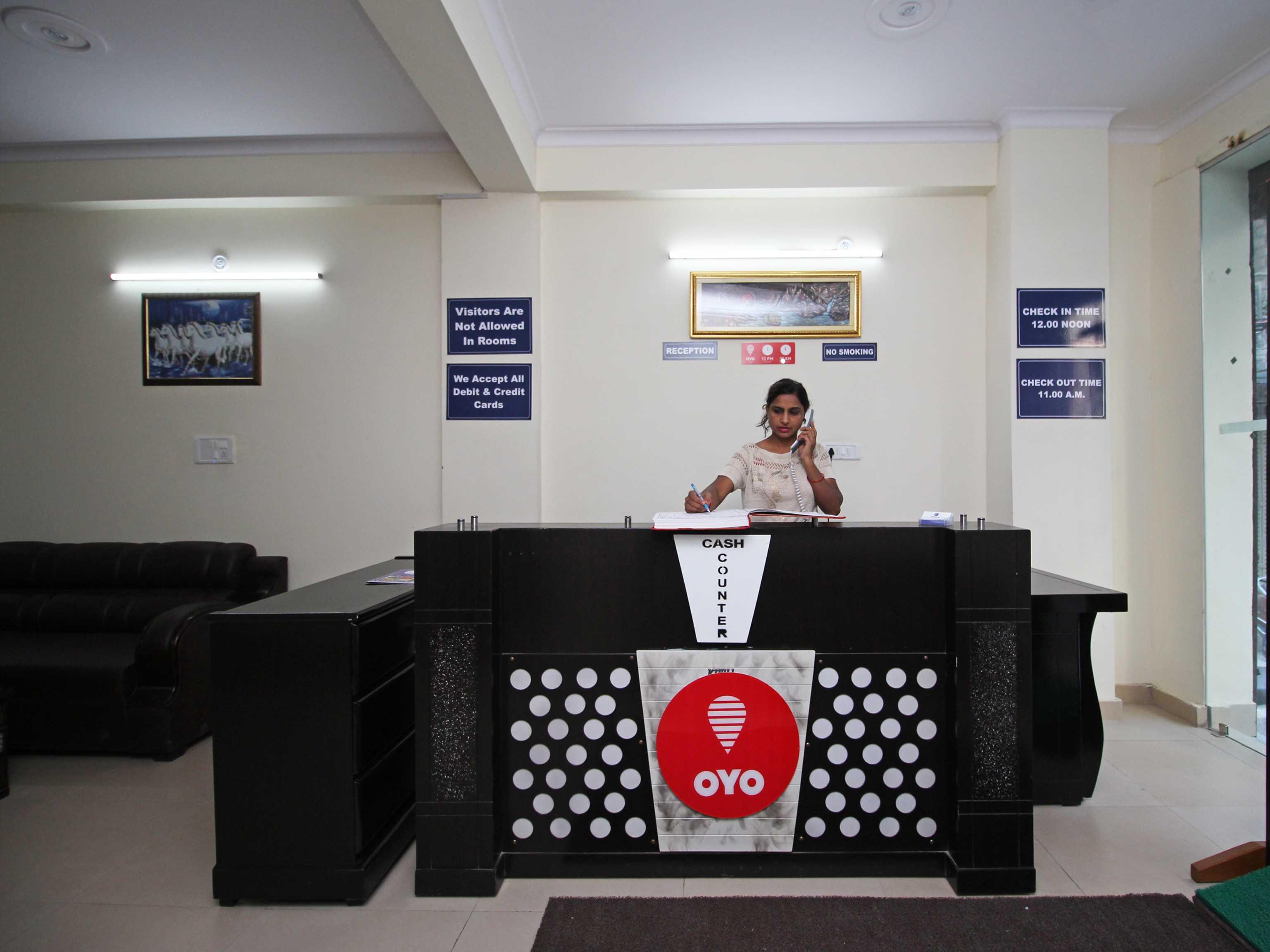 Hotel O Surya Palace Yeni Delhi Dış mekan fotoğraf