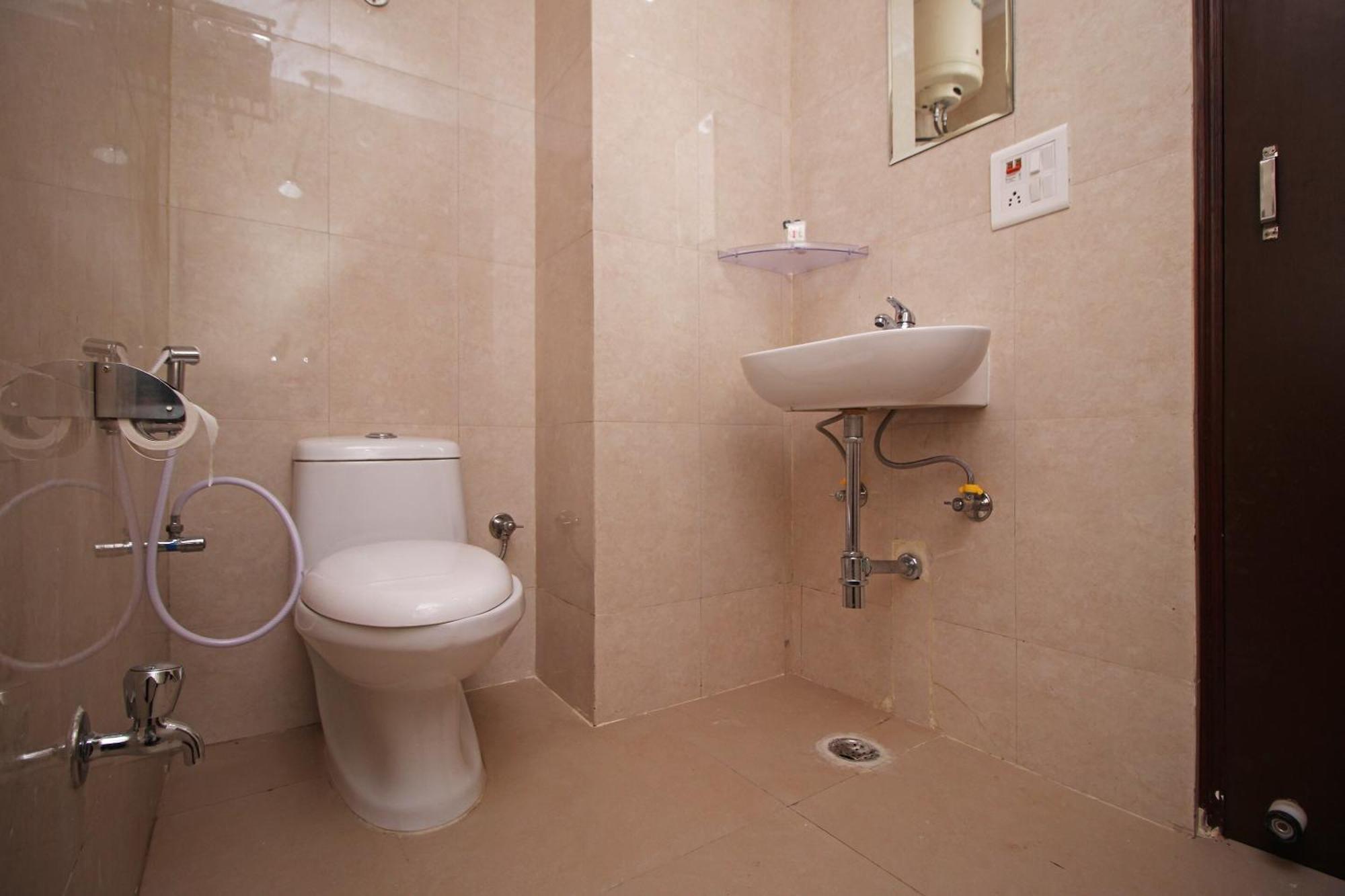 Hotel O Surya Palace Yeni Delhi Dış mekan fotoğraf