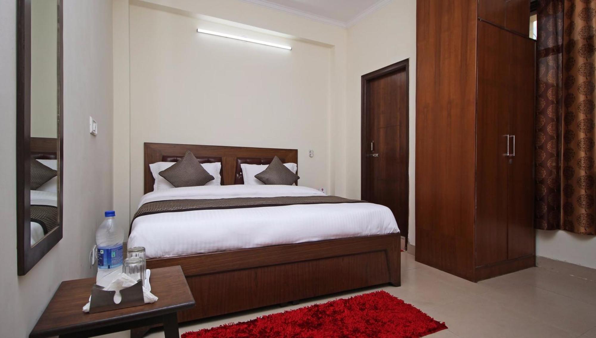 Hotel O Surya Palace Yeni Delhi Dış mekan fotoğraf