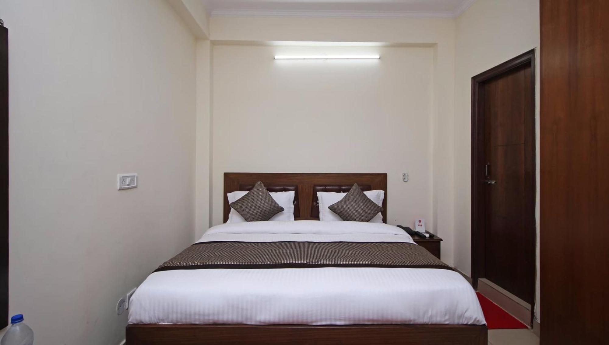 Hotel O Surya Palace Yeni Delhi Dış mekan fotoğraf