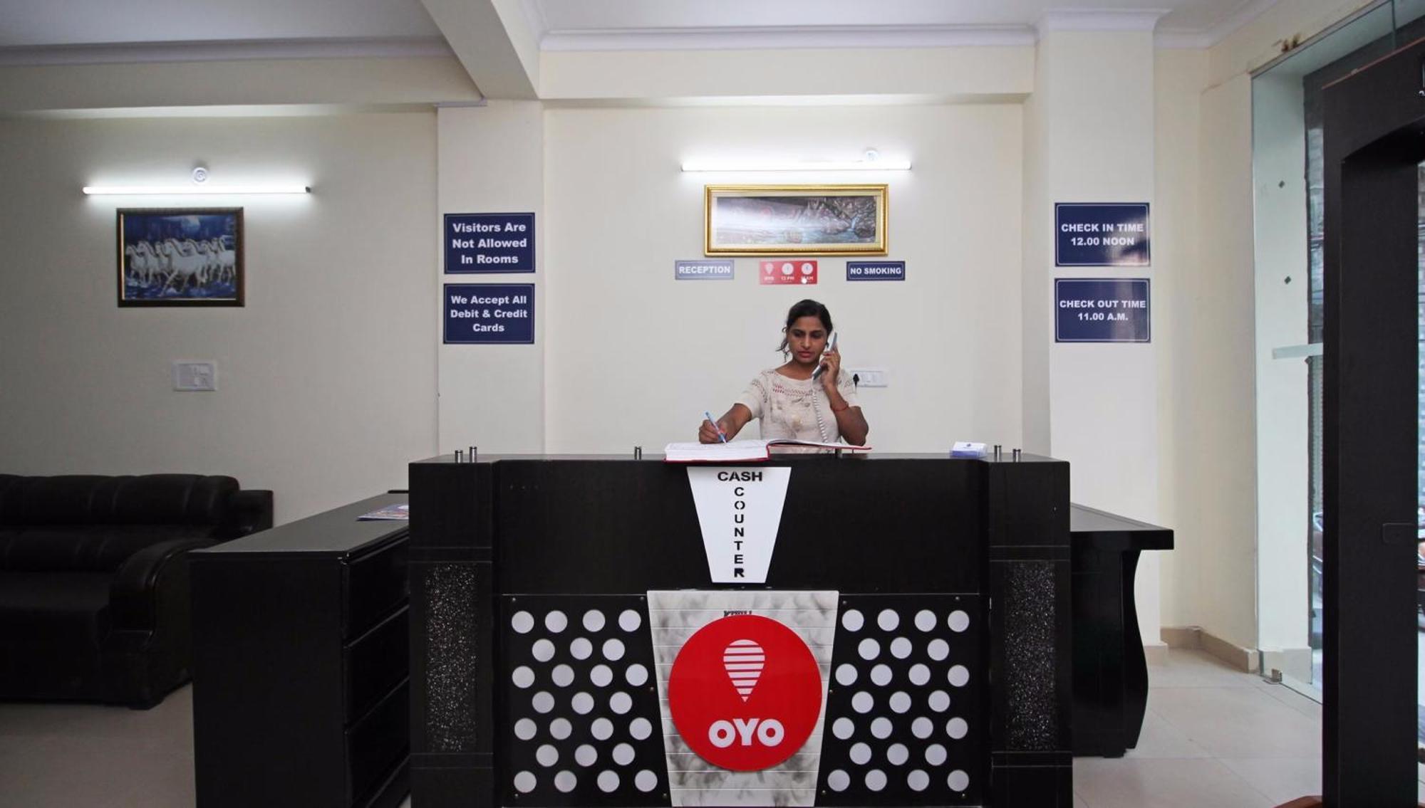 Hotel O Surya Palace Yeni Delhi Dış mekan fotoğraf