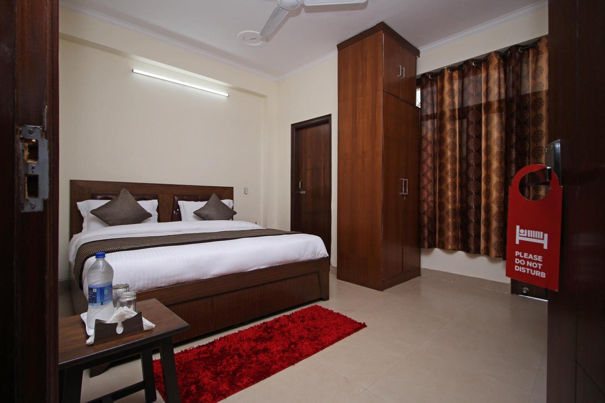 Hotel O Surya Palace Yeni Delhi Dış mekan fotoğraf