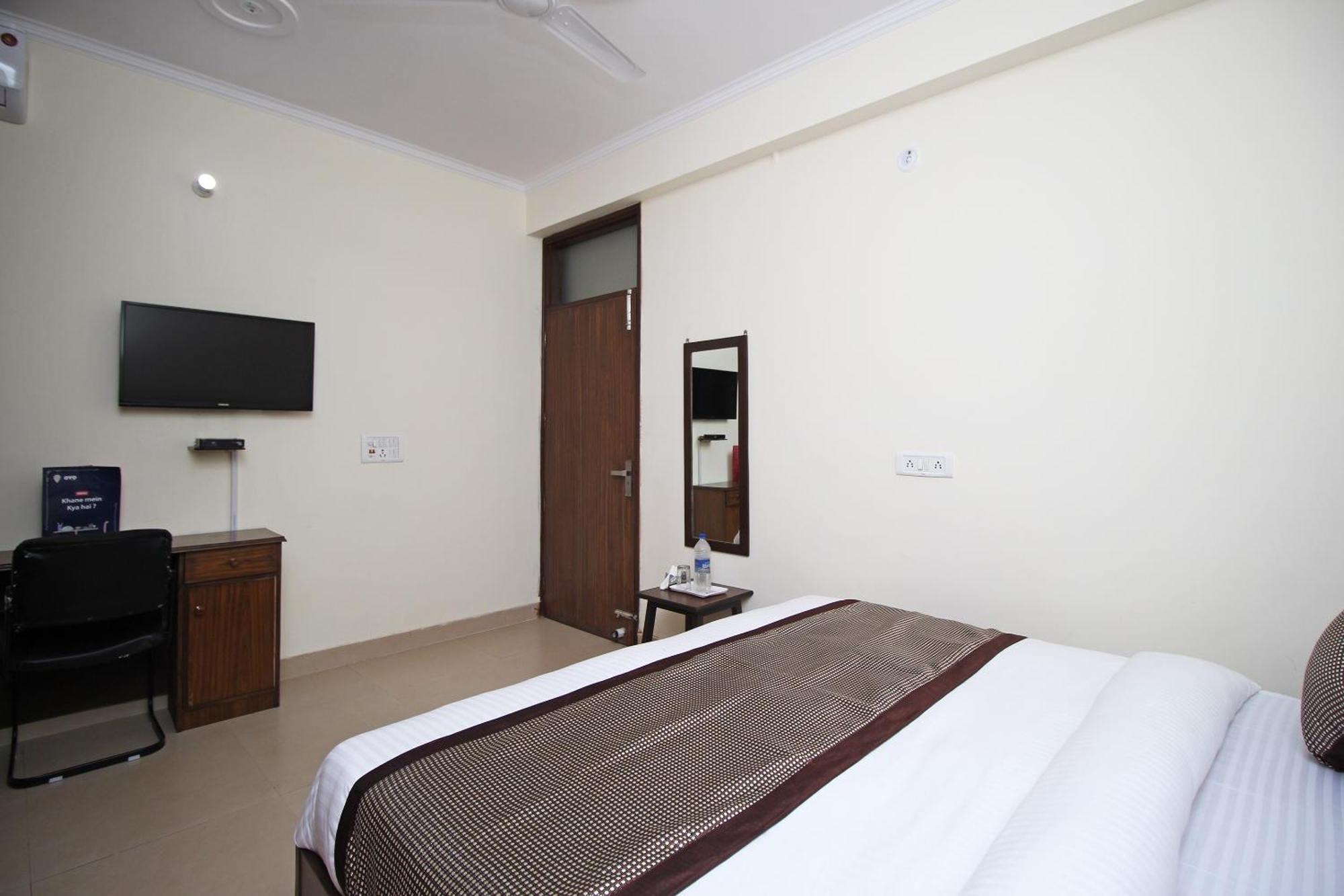 Hotel O Surya Palace Yeni Delhi Dış mekan fotoğraf