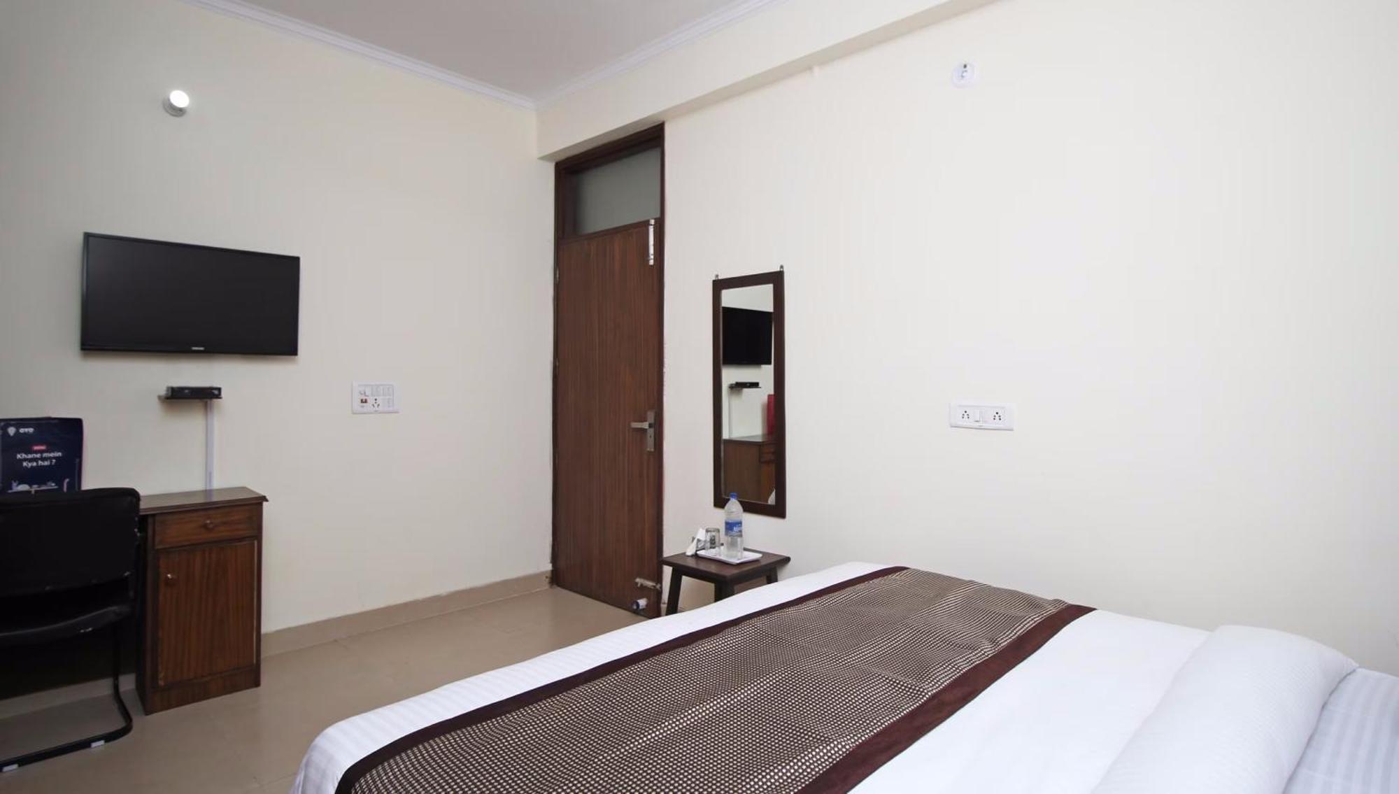 Hotel O Surya Palace Yeni Delhi Dış mekan fotoğraf